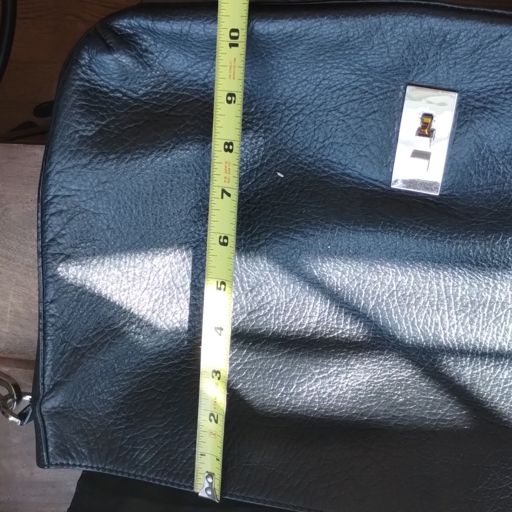Kenneth Cole Reaction Laptop Messenger Bag - Picture 13 of 16